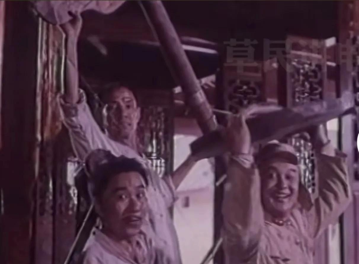 看过这个电影的都多少岁了[呲牙][呲牙]我愿称之为民国最强的三位音乐家，也是唯一