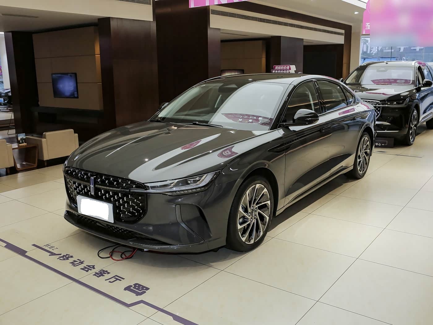 林肯中型豪华车竞争BBA，不足24万起外观豪华，还配27英寸