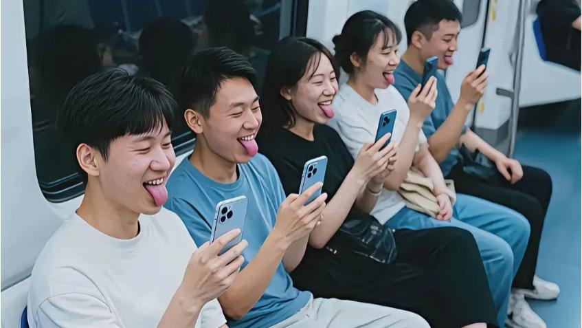苹果iPhone 17“舌舔翻页”到底是创新，还是模仿华为隔空操作？