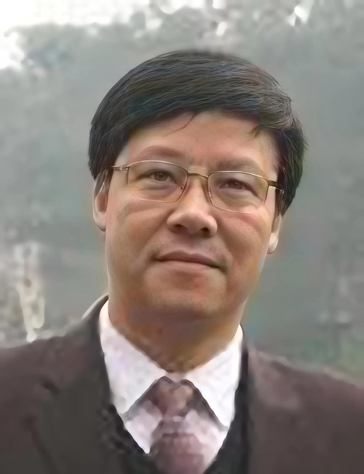 正义可以迟到，但一定会来。
今天，武汉大学首位教授站出来主持正义，为肖同学发声。