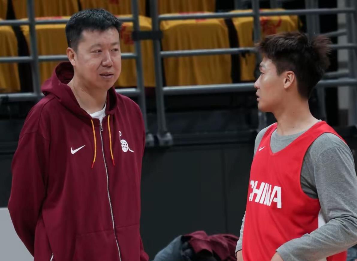 没有紧急征召王俊杰，也没有启用已回到国内的余嘉豪，郭士强坚持首战韩国12人阵容，