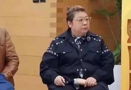 终于理解韩红，为什么综艺资源少
不是她没实力，不是体型不上镜
她这个人，有个