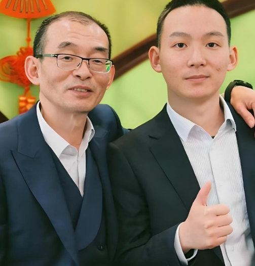 没有谁回归原生家庭，会像谢浩男这么累。、
端午假期也就3天，别看时间很短暂，但是