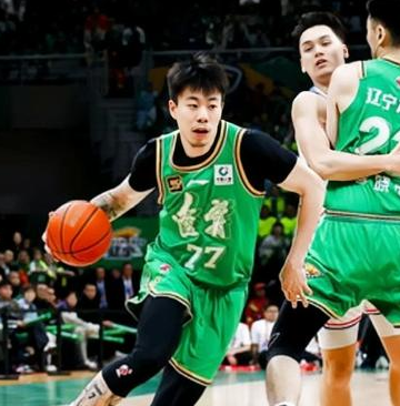 辽宁男篮主场险胜大残阵新疆夺得赛点！CBA季后赛八强赛辽宁和广厦的G2比赛，卫冕