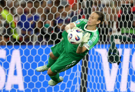 今夜，我们又一次见证她的神迹；今夜，我们再一次拥有胜利女神在阵中！

我不曾听闻