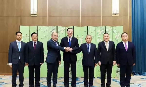#头号创作者激励计划#
中柬泰三方非正式会晤在上海举行。
如果说东盟轮值国马来西