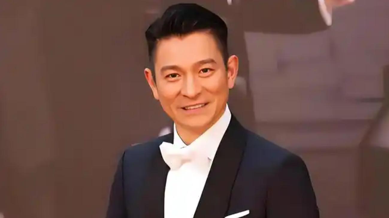 刘德华鼓励向佐新歌，两代艺人良性互动引关注