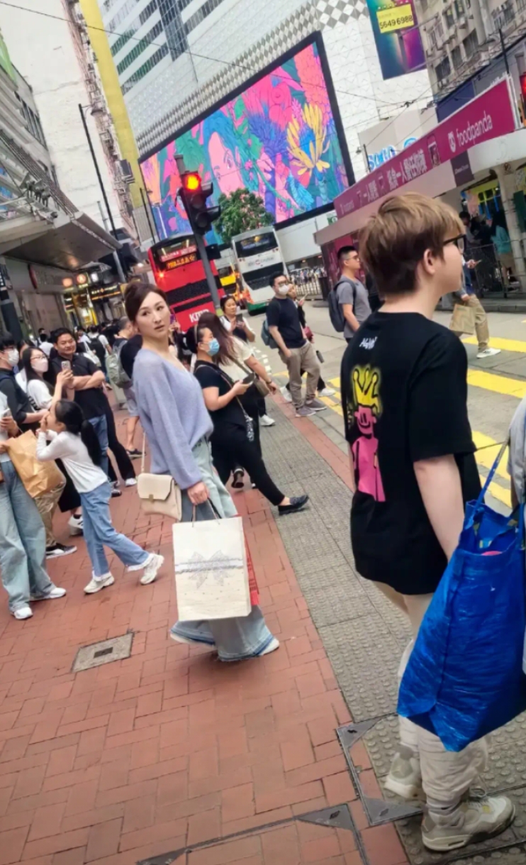 来香港这么多次，第一次遇到明星