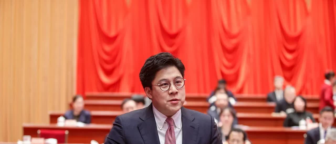 霍启刚啊霍启刚
我奉劝你一句
不要以为你是霍家人就可以每次都仗义执言，还不求