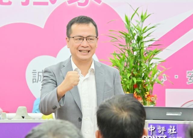 罗智强有自信，任党主席募款3亿不是问题
中国国民党主席候选人罗智强今天下午到台中