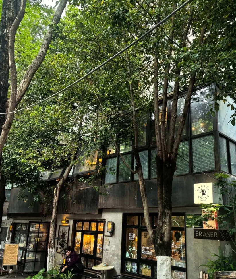足球场上，天赋和成就有时并不能划等号，夸雷斯马和 C 罗就是典型例子。1997 