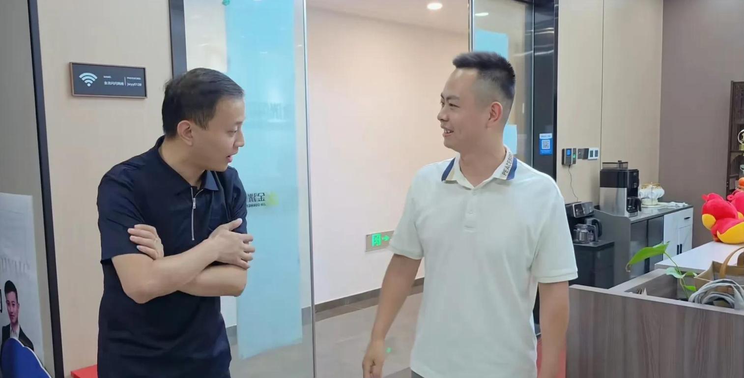 董老板找金皖有约借款20万元被拒，友谊的小船说翻就翻。



资金链的断裂让董老