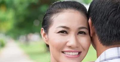 “44岁未婚漂亮大姐”被冠以“不小心大龄剩女”之谓，仿佛人生价值唯有婚姻才可锚定