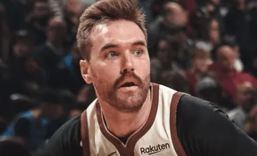 神奇小子！斯潘塞在过去三场比赛中都领跑勇士队内得分榜

12月07日今天NBA常