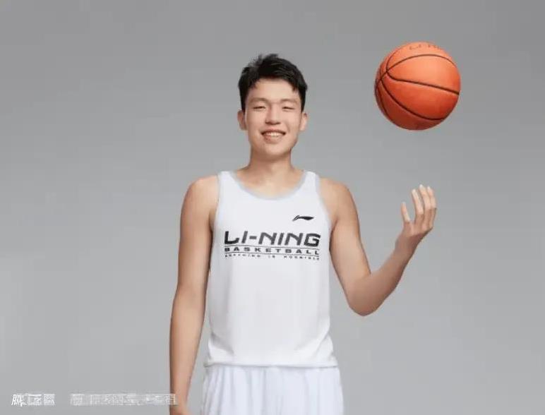 杨瀚森和易建联完全两种相反的性格！
无论哪支球队邀请杨瀚森去试训，他都表现的很开