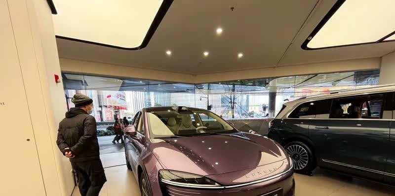 今天又开亲戚的智界R7从大兴去了趟燕郊，基本全程行智能驾驶，哪怕是过收费站也是智