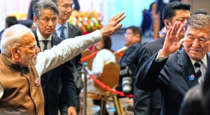 莫迪在钓鱼岛问题上与日本站在一起，公开挑衅中国。
莫迪在与日本首相石破茂一起在印