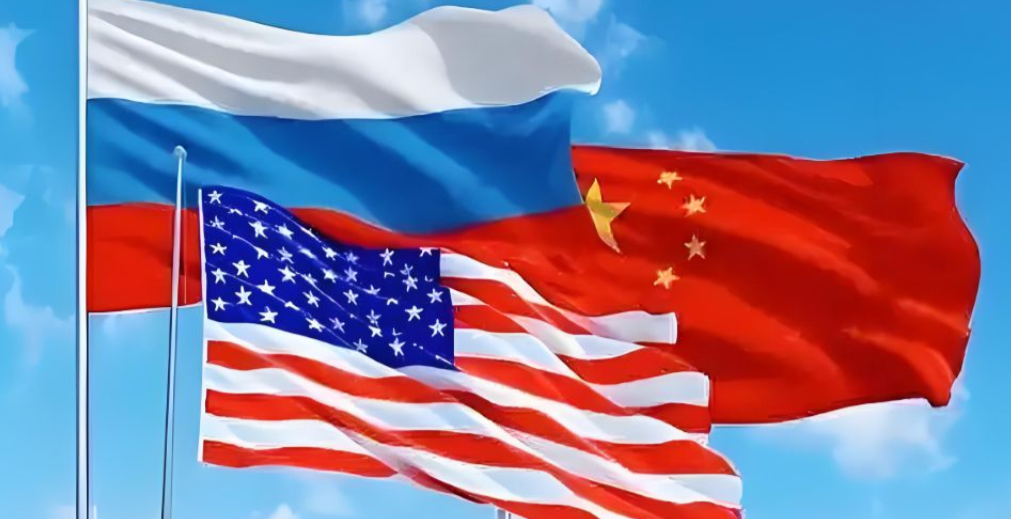 战争早就不只是俄乌的事了，乌克兰是被推出去的炮灰，而中美俄在后面掰手腕。美国想拉