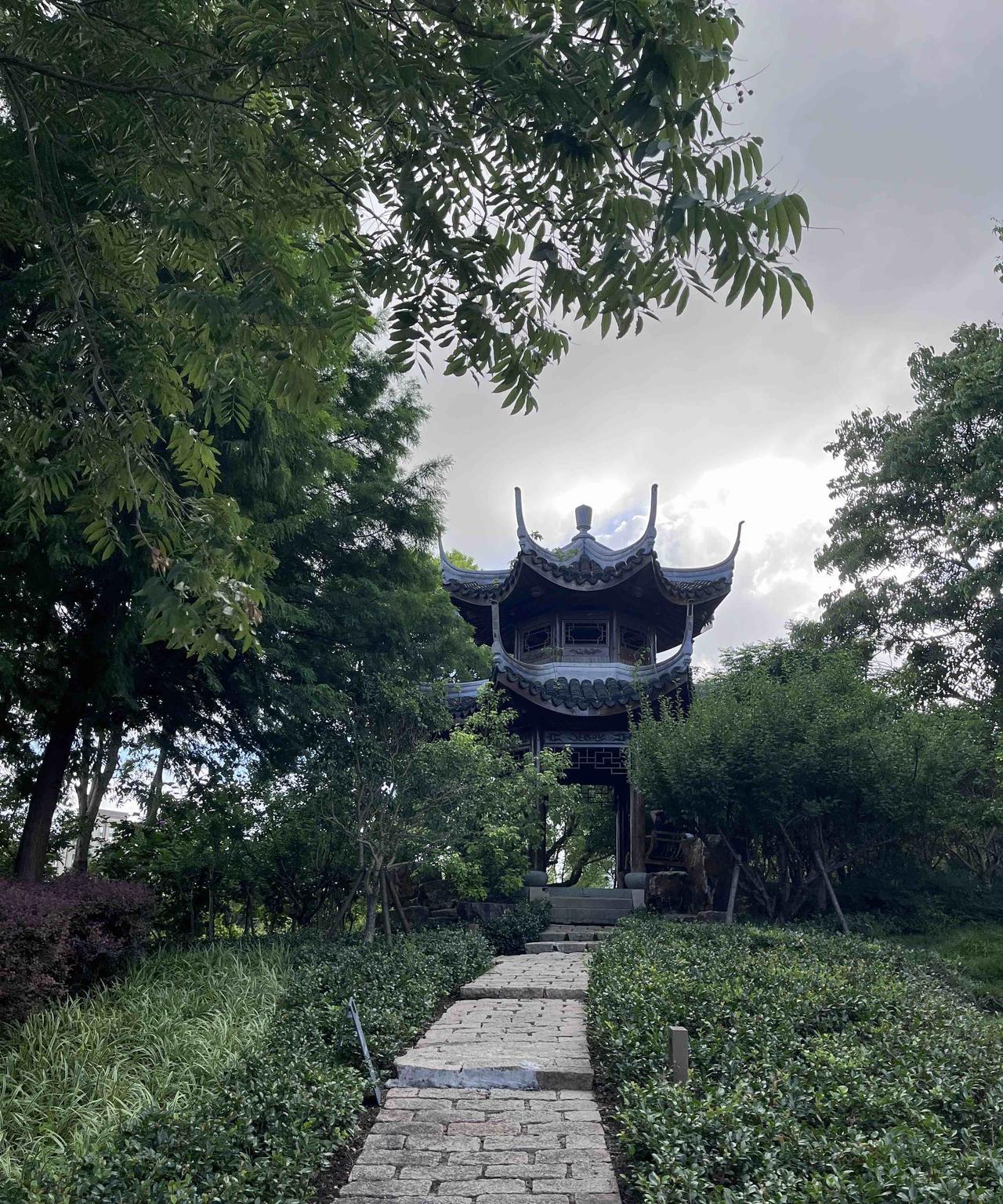 一位年届90岁的老奶奶，在临终之际，给她最疼爱的孙女留下了一句话。这可是她历经一