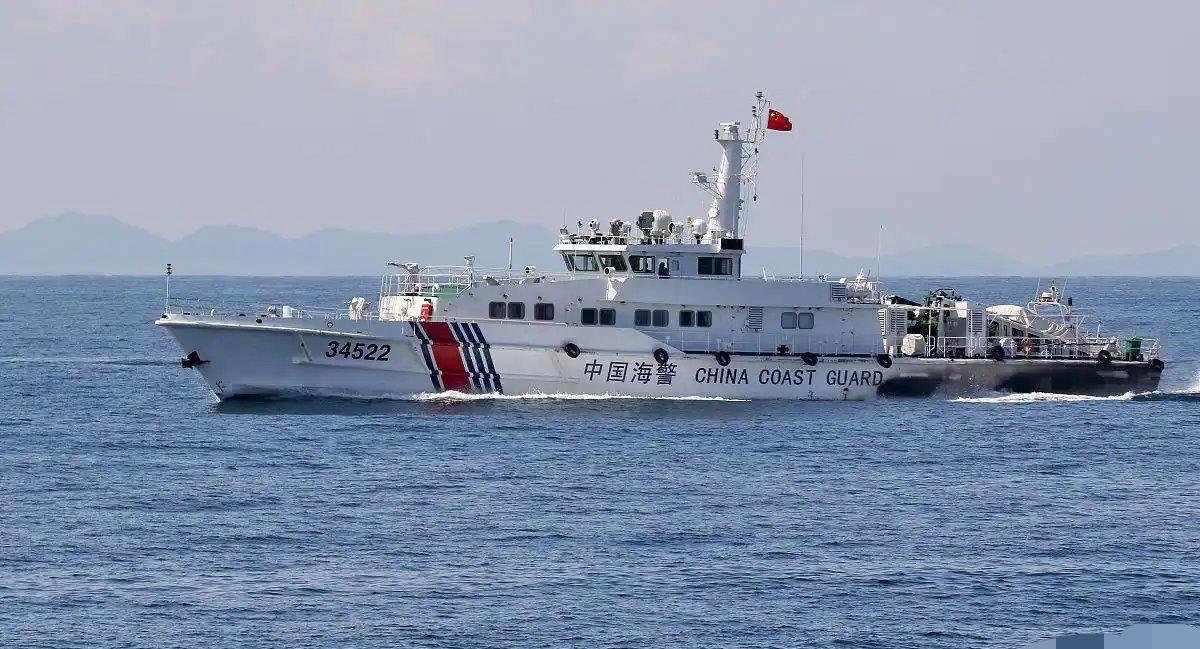 近日，一场事件如同电影情节般上演，令人难以置信。中国海警与韩国海警在黄海苏岩礁附