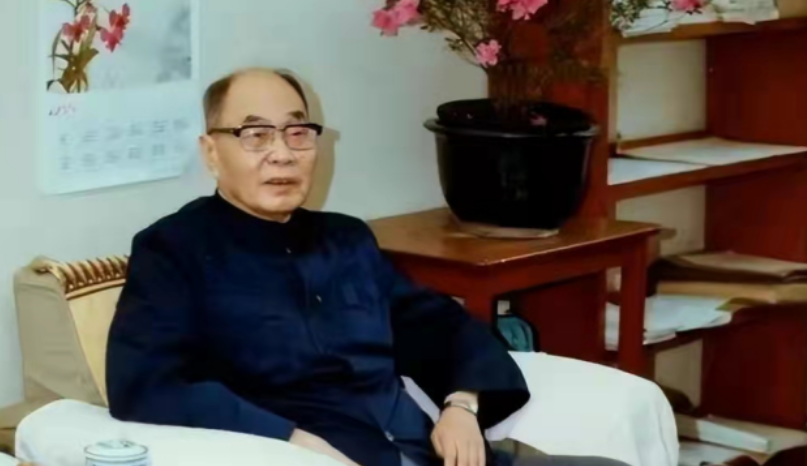 1949年11月，在中南海的会客厅里，举办了一场特殊的宴会，宴会上很多国民党高官