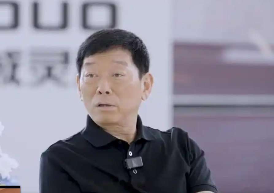 魏建军说，我曾一直开着丰田埃尔法上下班，特别希望中国也能有一款类似于丰田埃尔法这