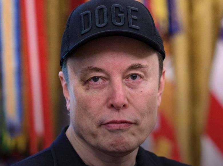 驱逐马斯克，查封SpaceX！特朗普的师爷献上毒计，民主党一边看热闹一边拱火
特
