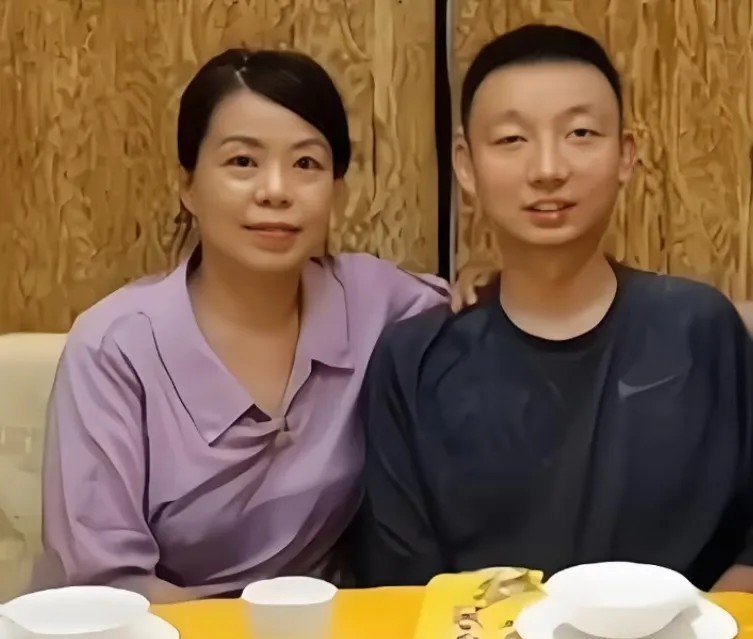 许敏走到今天这一步，
其实原因只有1个，那就是

姚策去世了。

从以往