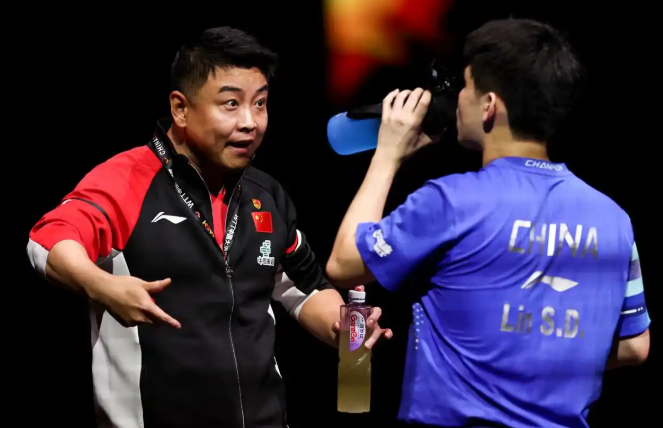 林诗栋3-0横扫普卡晋级！纵歌曼2-3惜败巴特拉

2025年WTT中国大满贯刚