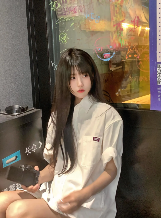 今天的这一套衣服，像不像学生妹