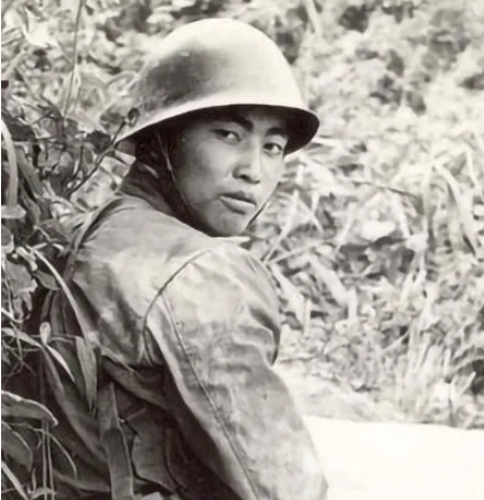 1984年，新兵张忠顺与大部队走散，不过他一点都不慌，反而乐呵呵地说：“政委说了