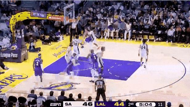 五佳球！东契奇化腐朽为神奇，送出神奇脑后助攻