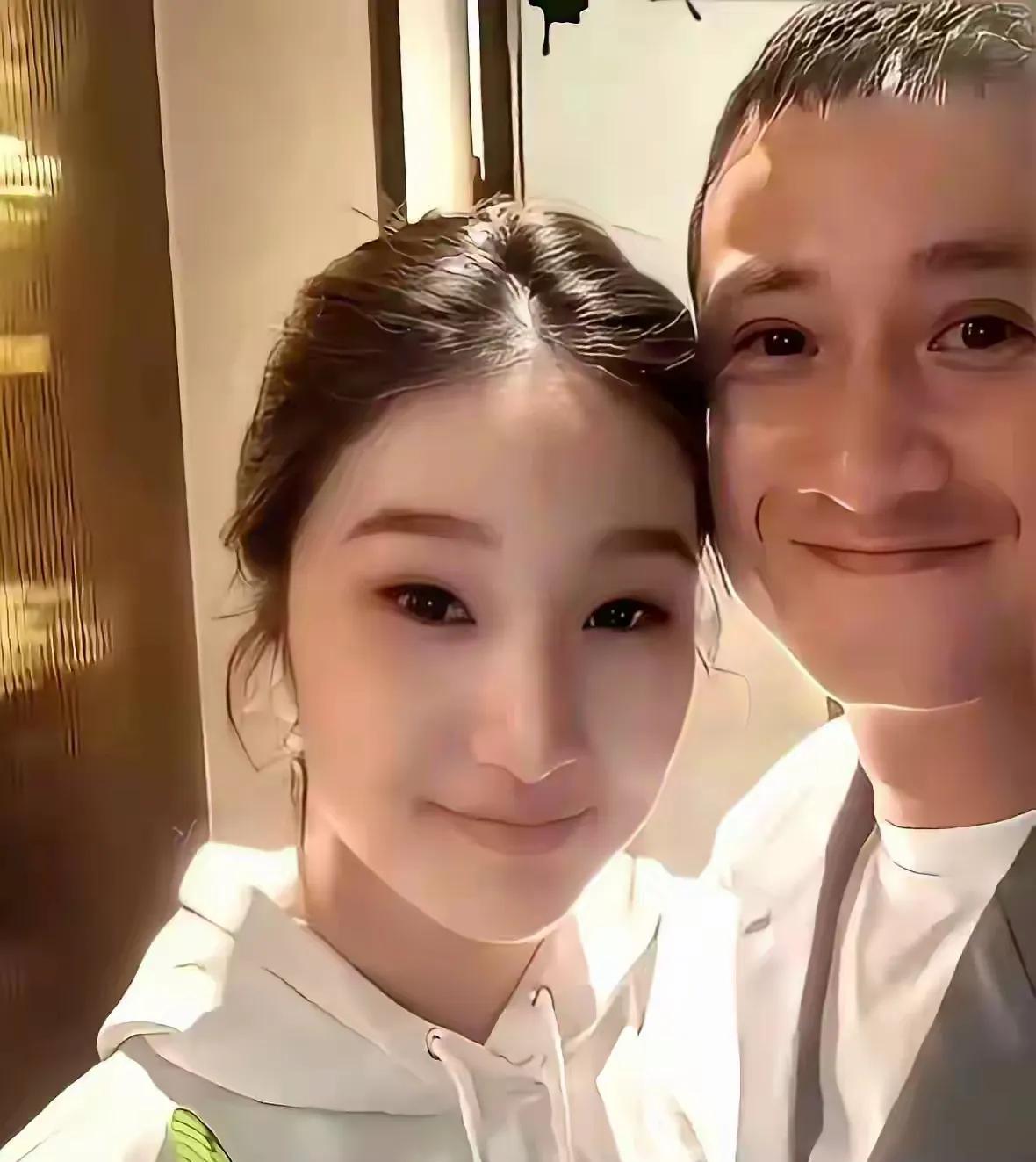 马伊俐的女儿长得像爸爸，你看着像爸爸多一些，还是妈妈多一些