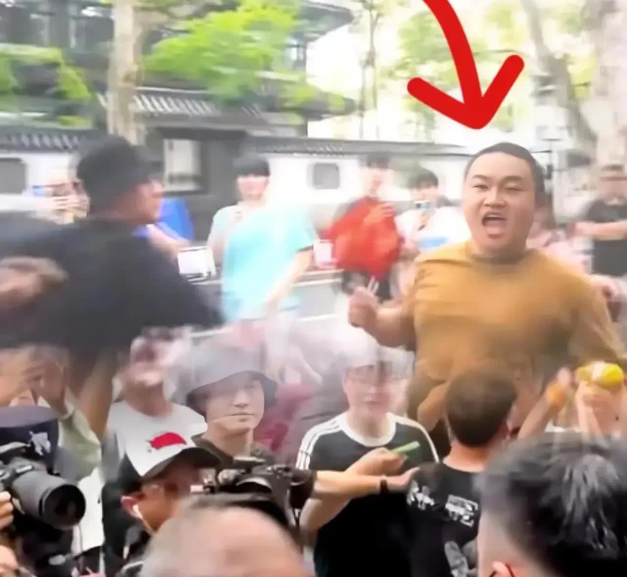 台湾网红来做直播，以平常心看待就好，能够直接面对面交流本就是件好事嘛。在全网查一