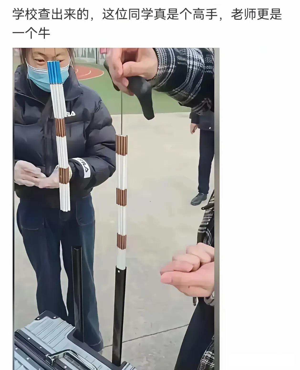 藏的这么隐蔽，
这不是被举报的就是被老师看到了。