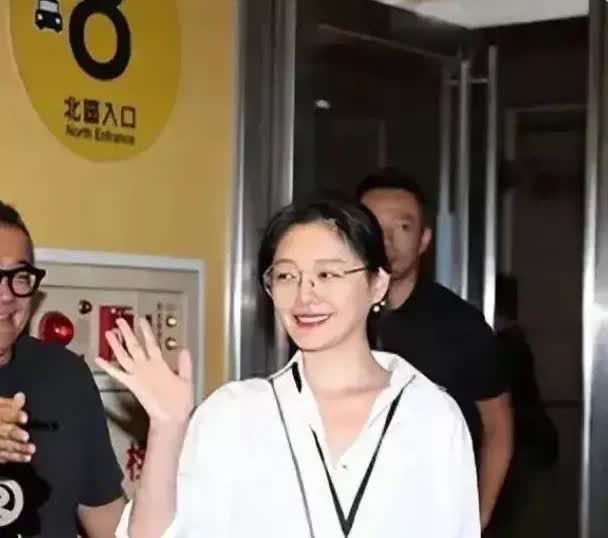她本来身体就不好，再坚强的人，被长期网爆，心情多多少少都会受到影响。我一直觉得她