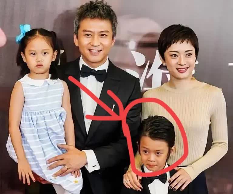 都说邓超败家
孙俪复出是因为家里没钱了
其实孙俪复出不是因为没钱，而是因为要