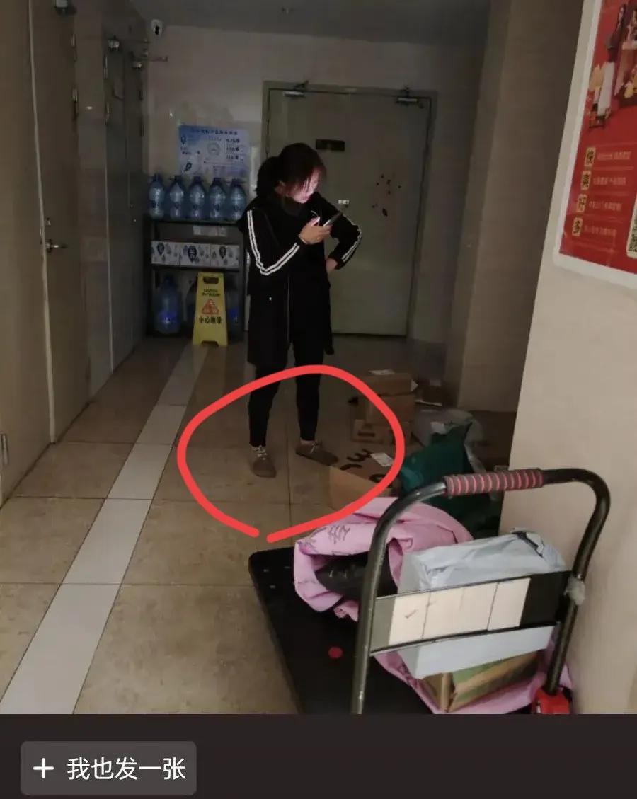 谢浩男妈妈的谎言也被网友戳破，她说的，减肥锻炼身体送快递根本站不住脚。网友发现大