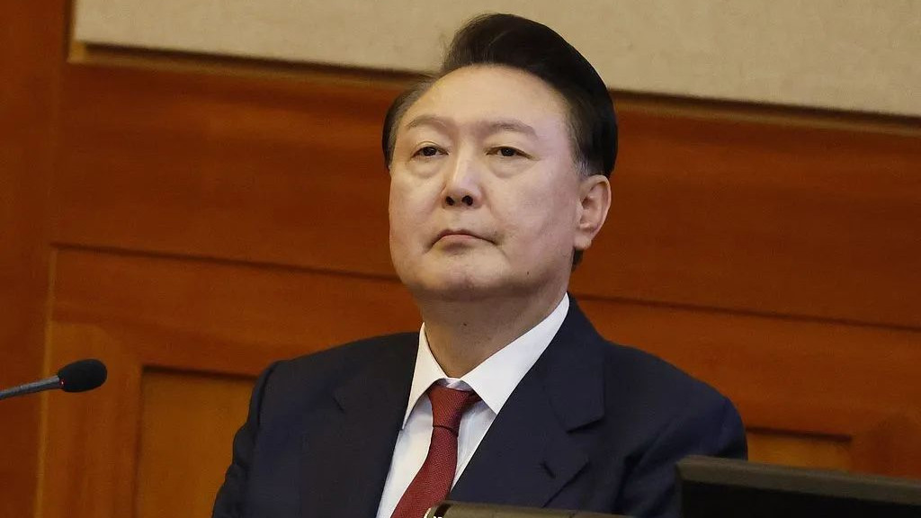 ​历时73天，弹劾案迎来最终章，尹锡悦当场反击，这回强逼中方买单