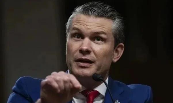 美国今天的局面是美国人自己折腾的，美国防长又折腾了，美国防长赫格塞特在接受媒体采