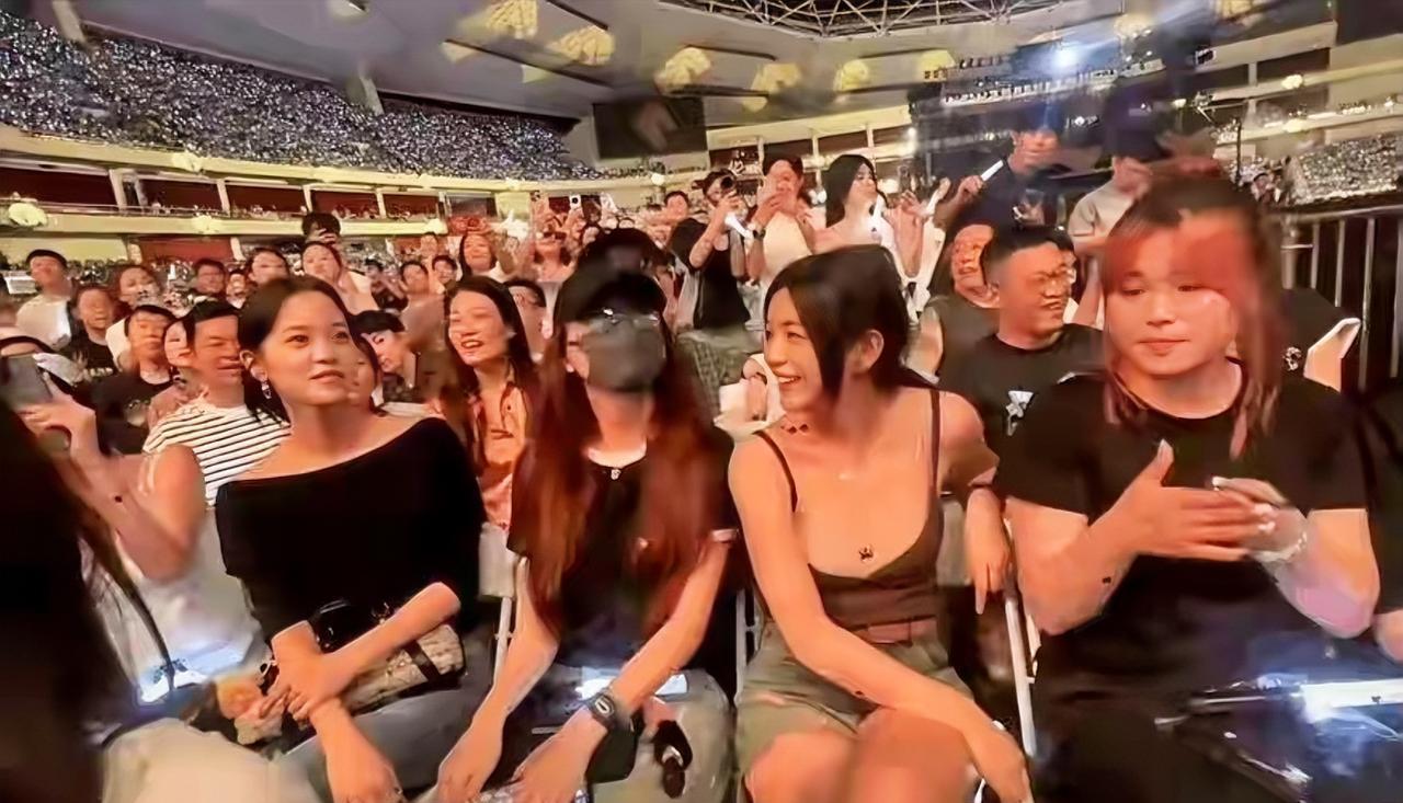离婚后的陈妍希姐姐更有魔力了，更加青春有活力充满少女气息