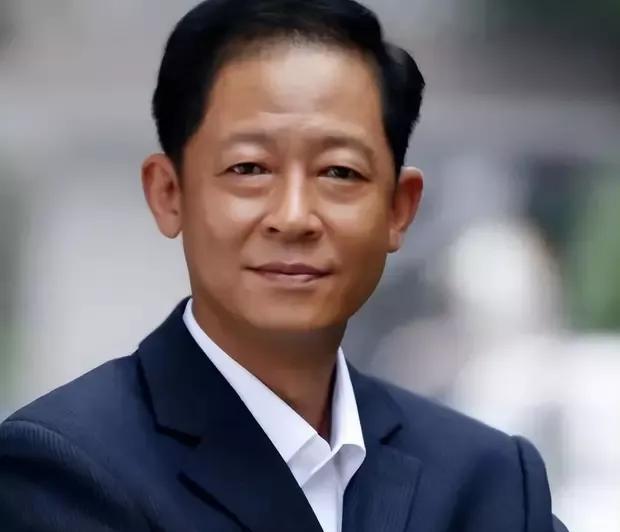 车祸抬进考场，北电文化课状元；瘦到被导演劝退，却以台词惊艳中戏讲坛。
1994《