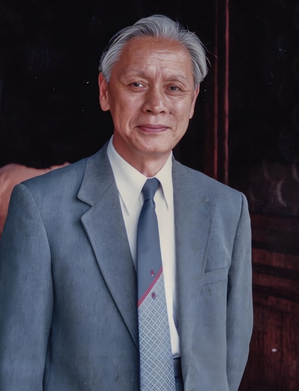 1959年，他趁着妻子出差，偷偷把一管液体灌入刚满一岁的儿子嘴里。看着儿子天真的