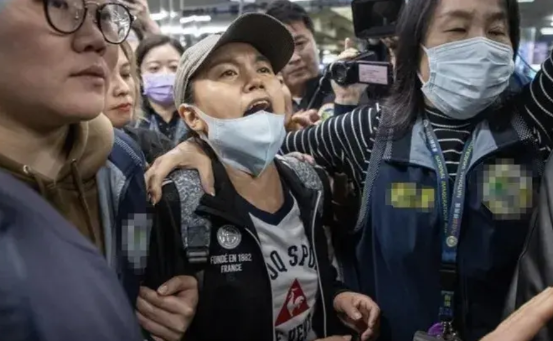 4月1日解放军在台海搞实弹演习，这是守护国家主权的正义行动，可民进党呢，又开始作