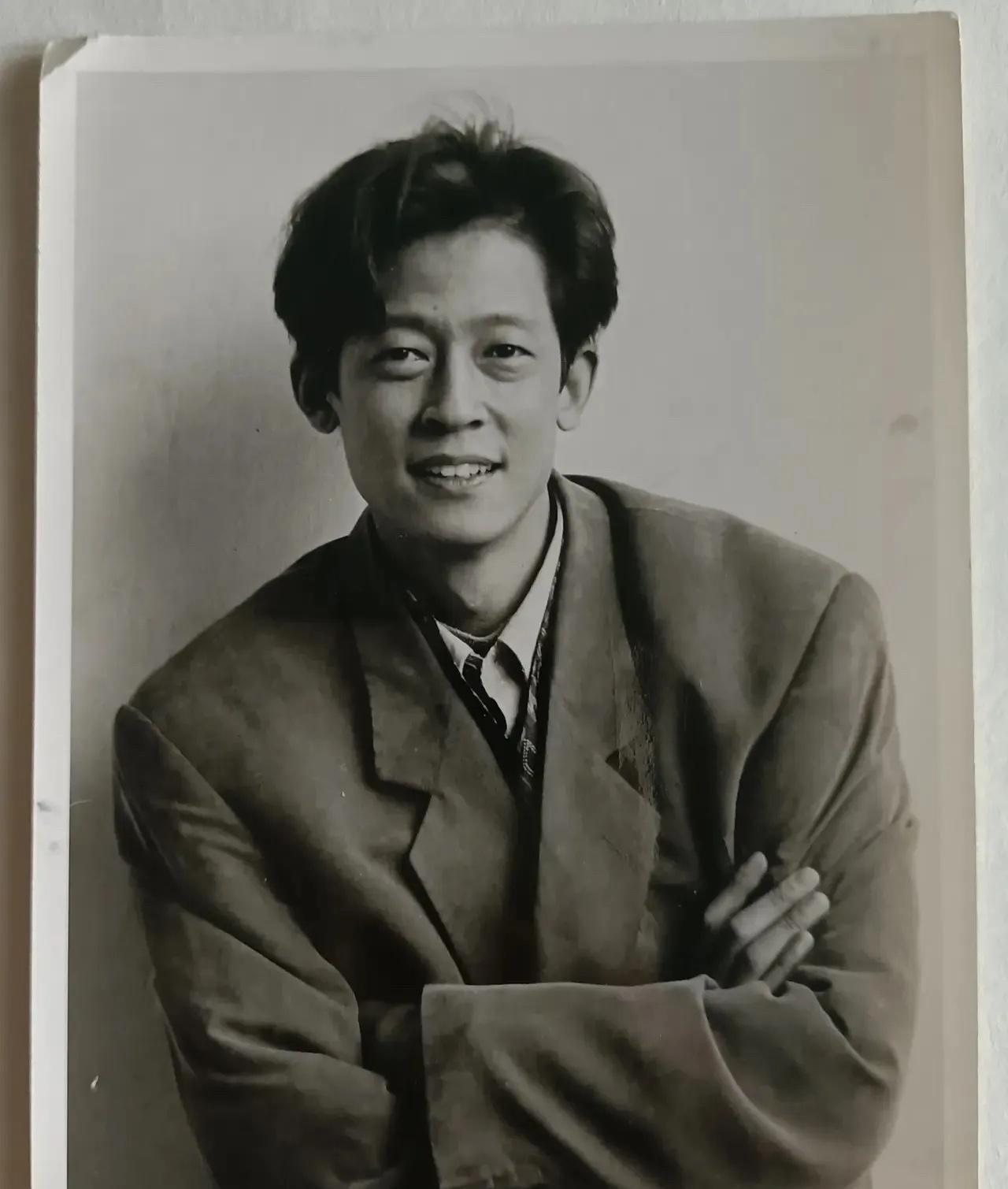 有人认识他吗，现在已经是大红大紫的明星