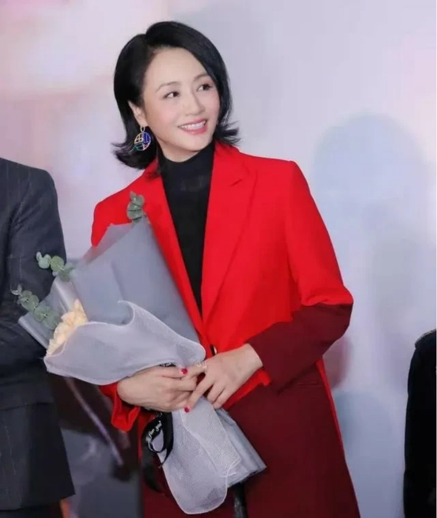 曹颖王斑爱情故事











曹颖和王斑的爱情故事，像一部跌宕起伏的电