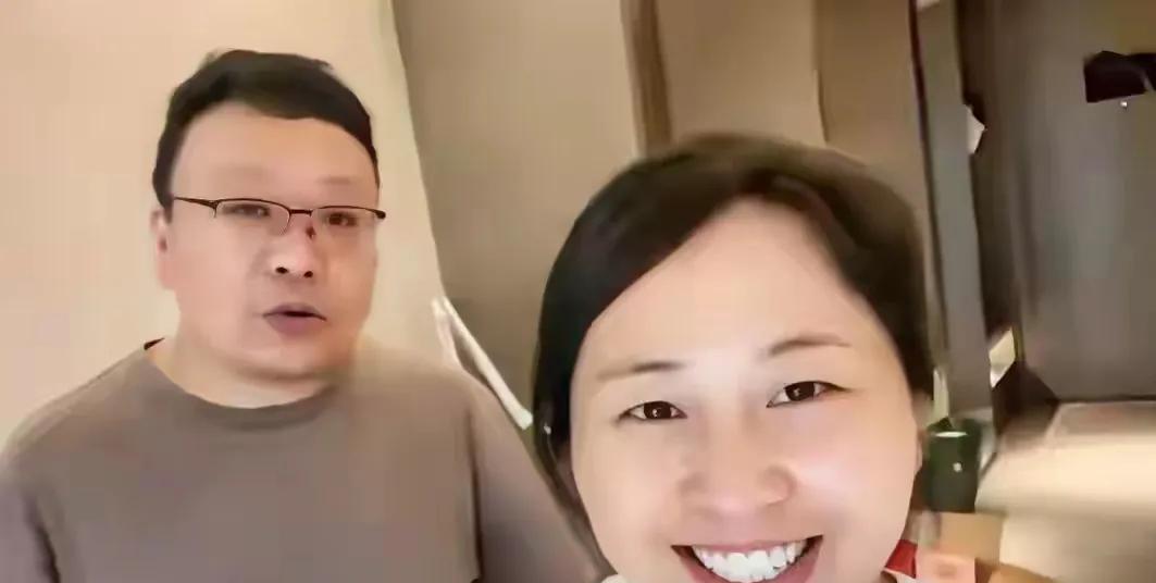 婷婷首次摊牌不装了
小时候确实不幸，父母离婚太自卑
为愛情变成了北京人？真相令人