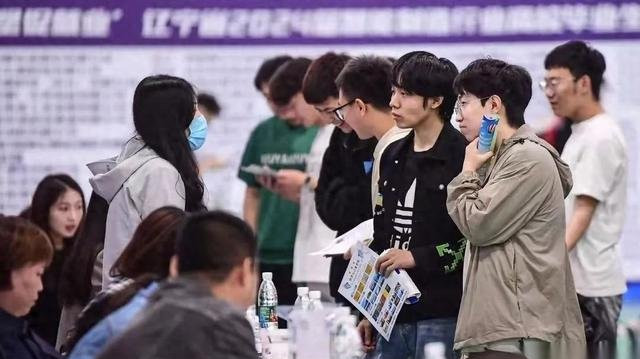 高校扎堆开设的5个专业，一半学生成为“炮灰”，将来就业困难