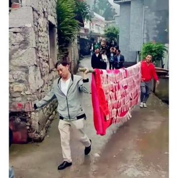 就问你尴尬不尴尬！这分明是赤裸裸的炫富啊！