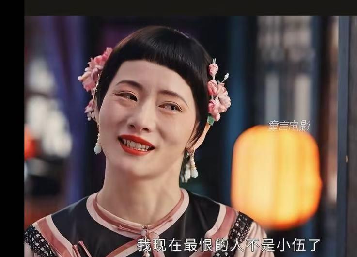 对一个女星最狠的评价是啥？
不是说她长得不漂亮
也不是说她演技不好，而是说她长得